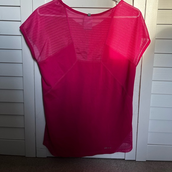Pink Nike workout top. Size small - Picture 2 of 2